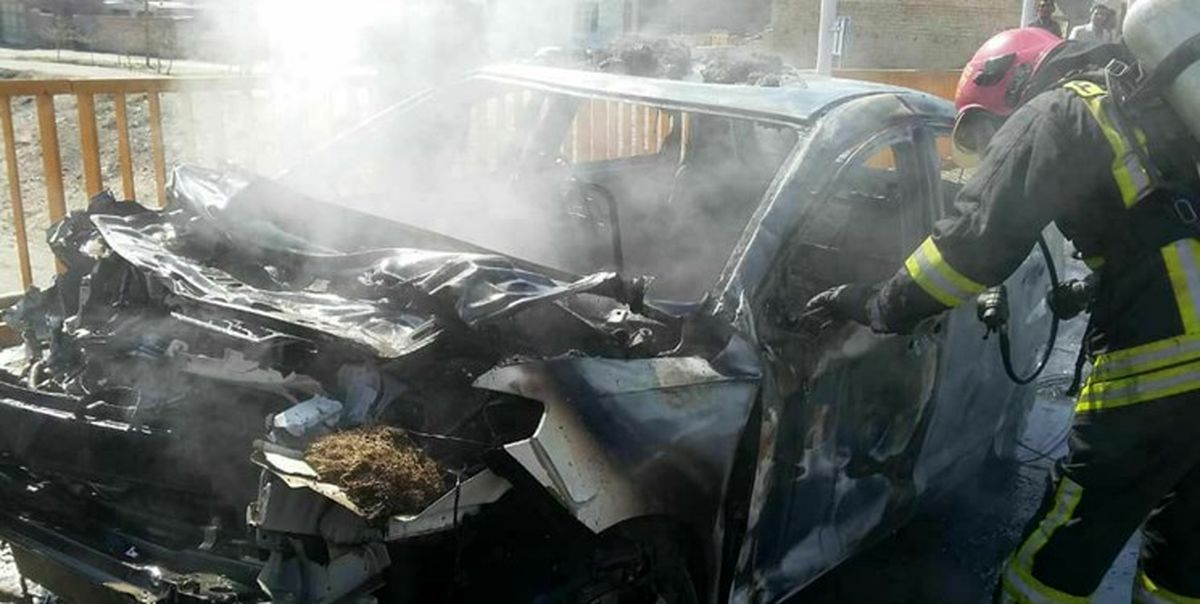 نجات 4 نفر از آتش‌سوزی خودروی« ام وی ام »
