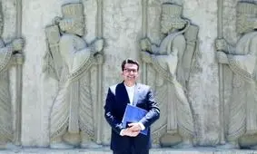 خط‌کشی‌های جناحی در وزارت خارجه ظریف کم‌رنگ شده است / گاهی مجتهدیم گاهی مقلد