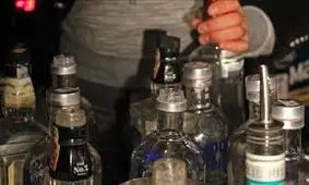 آیا خوردن الکل ویروس کرونا را از بین می‌برد؟ / فیلم