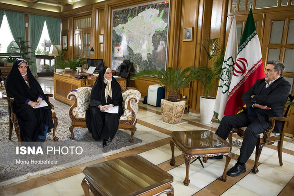حناچی: پای اتوبوسهای برقی را به تهران باز میکنیم