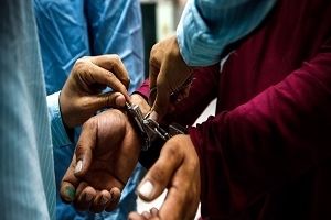 بازداشت 7 نفر از عوامل توزیع الکل‌های تقلبی در اهواز