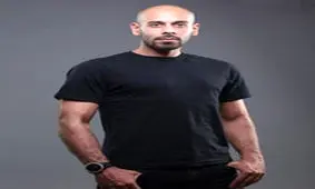 مردی که با خطر شوخی می‌کند