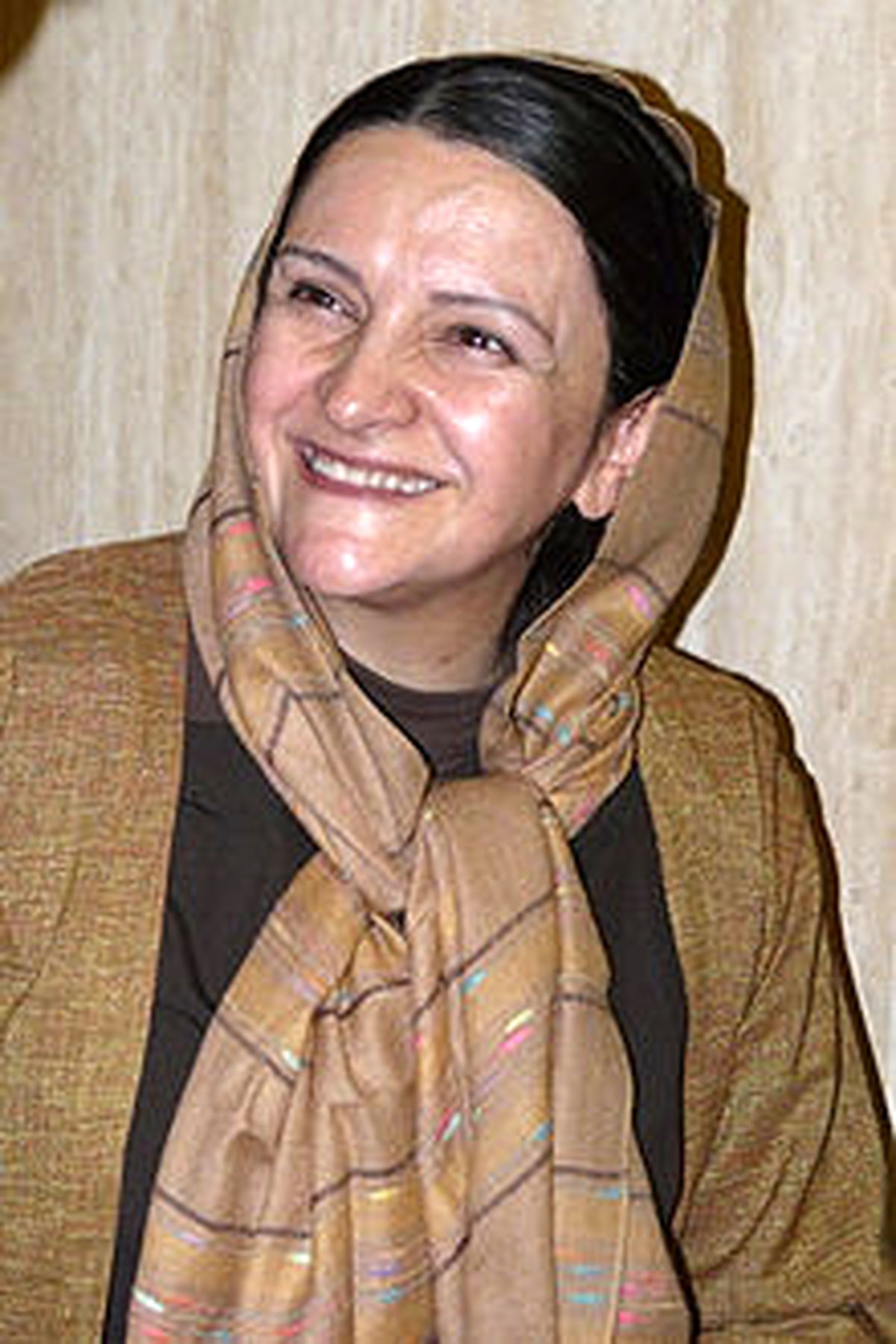 گلاب آدینه در جشنواره پکن موفق به کسب جایزه بهترین بازیگر زن شد