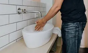 بهداشت شخصی فرانسوی‌ها؛ از عدم تعویض لباس زیر تا نشستن دست‌ها