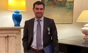 حرف‌های ضدجنگ و ضدسیاست شهاب حسینی پس از گرفتن نشان شوالیه / ویدئو