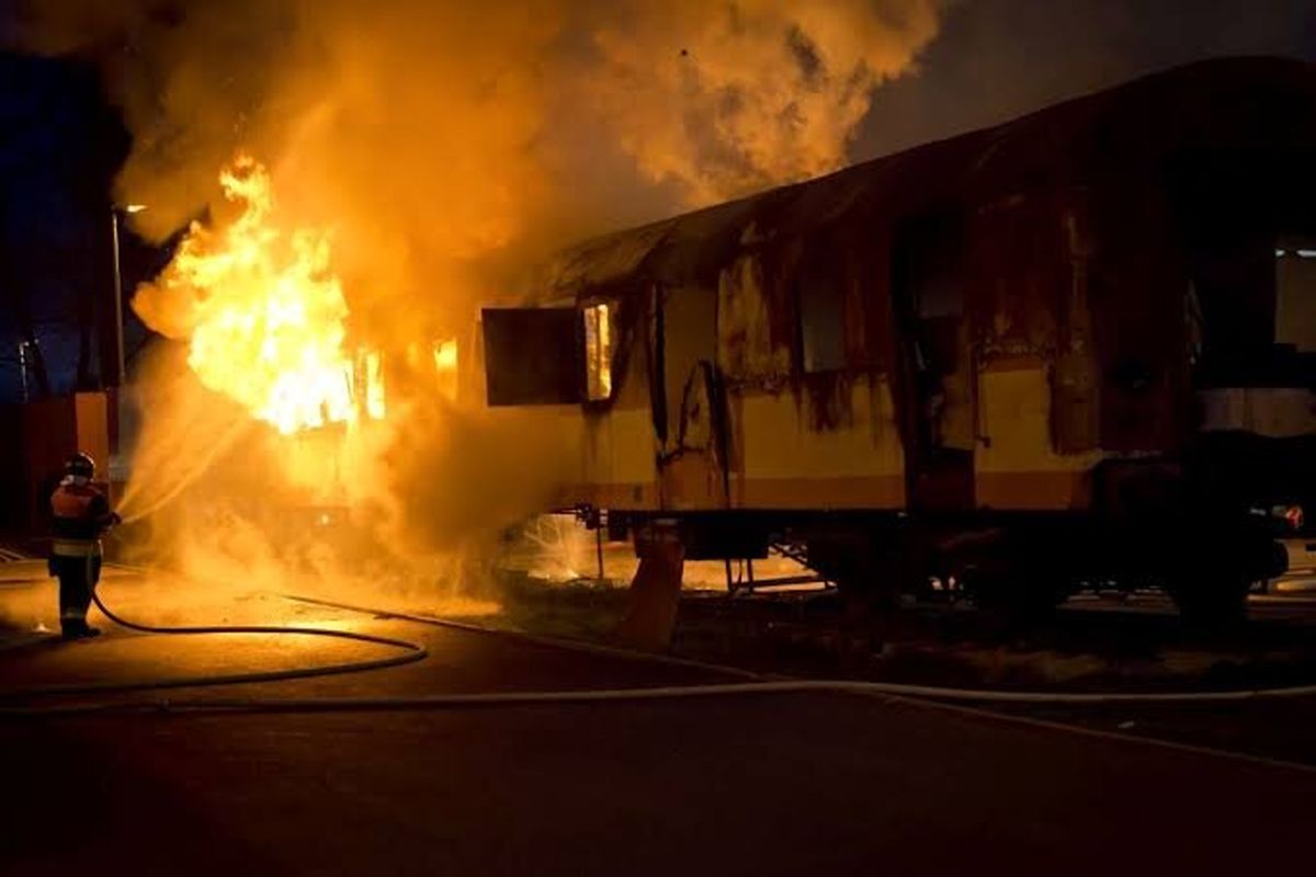 برخورد قطار با اتوبوس در پاکستان ۳۰ کشته بر جای گذاشت + فیلم