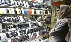 بازار موبایل زیر فشار کرونا کمر خم می کند