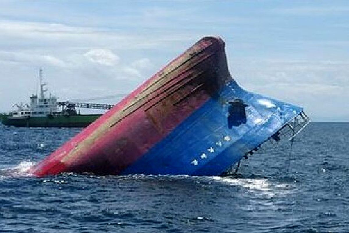 ناپدید شدن 13 خدمه در اثر برخورد دو کشتی