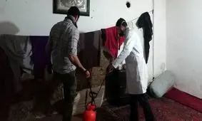 ضد عفونی منازل محرومان حاشیه شهر با همت جهادی جوانان مشهدی