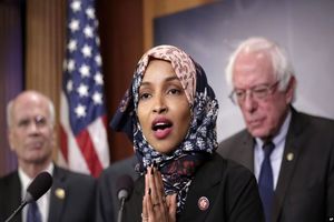 سخنرانی متفاوت عضو مسلمان کنگره آمریکا، در حمایت از برنی سندرز در ویرجینیا / فیلم