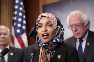 سخنرانی متفاوت عضو مسلمان کنگره آمریکا، در حمایت از برنی سندرز در ویرجینیا / فیلم