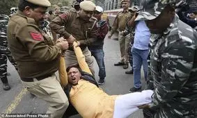 اعتراض احزاب اپوزسیون هند به عملکرد دولت در مقابله با ناآرامی‌های دهلی‌، وزیر کشور استعفا کند