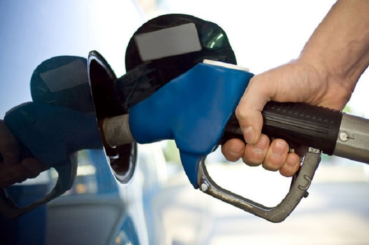 کاهش ۱۰ میلیون لیتری متوسط روزانه مصرف بنزین در کشور