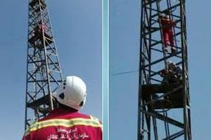 نجات کارگر کاشانی از ارتفاع ۲۵ متری