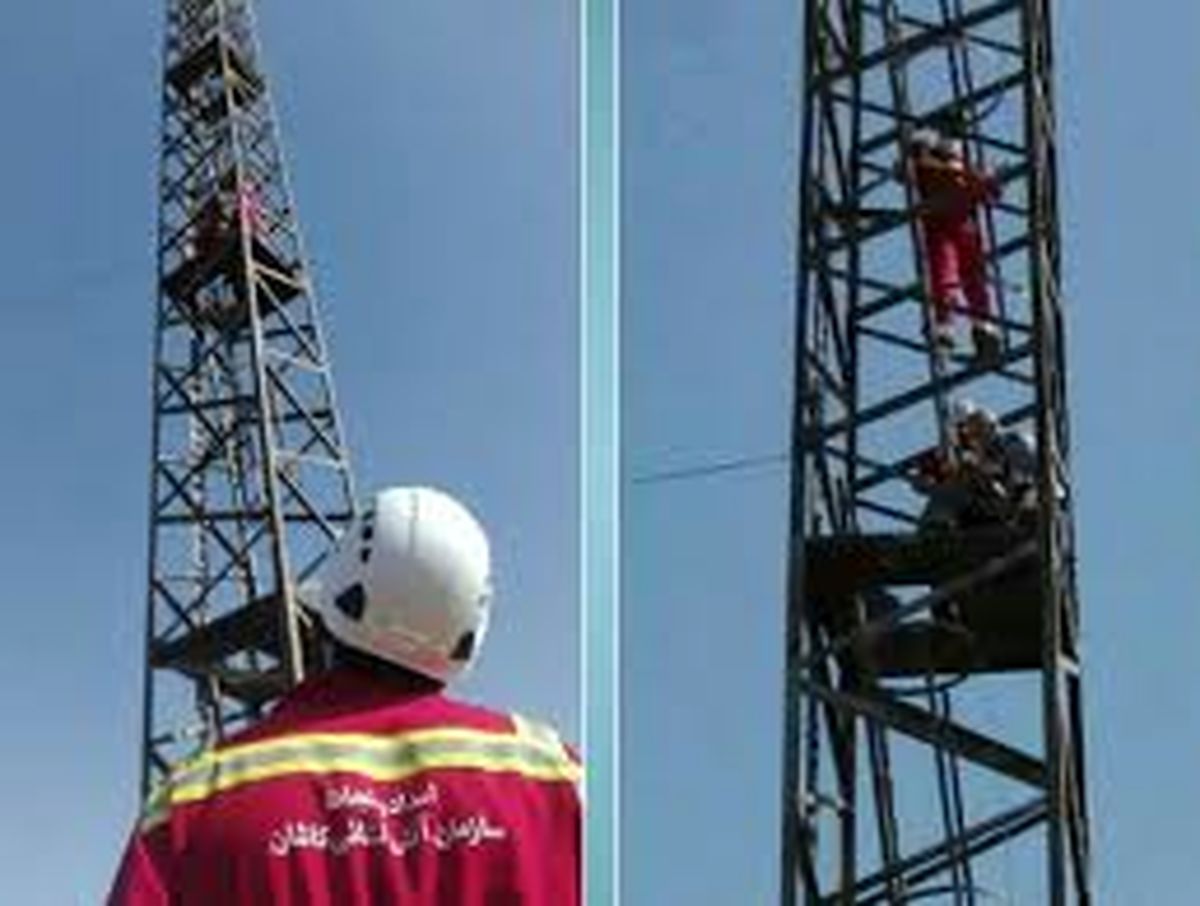 نجات کارگر کاشانی از ارتفاع ۲۵ متری