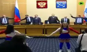 انجام حرکات ورزشی در مجلس دومای روسیه جهت حفظ روحیه و شادابی در مقابله با ویروس کرونا