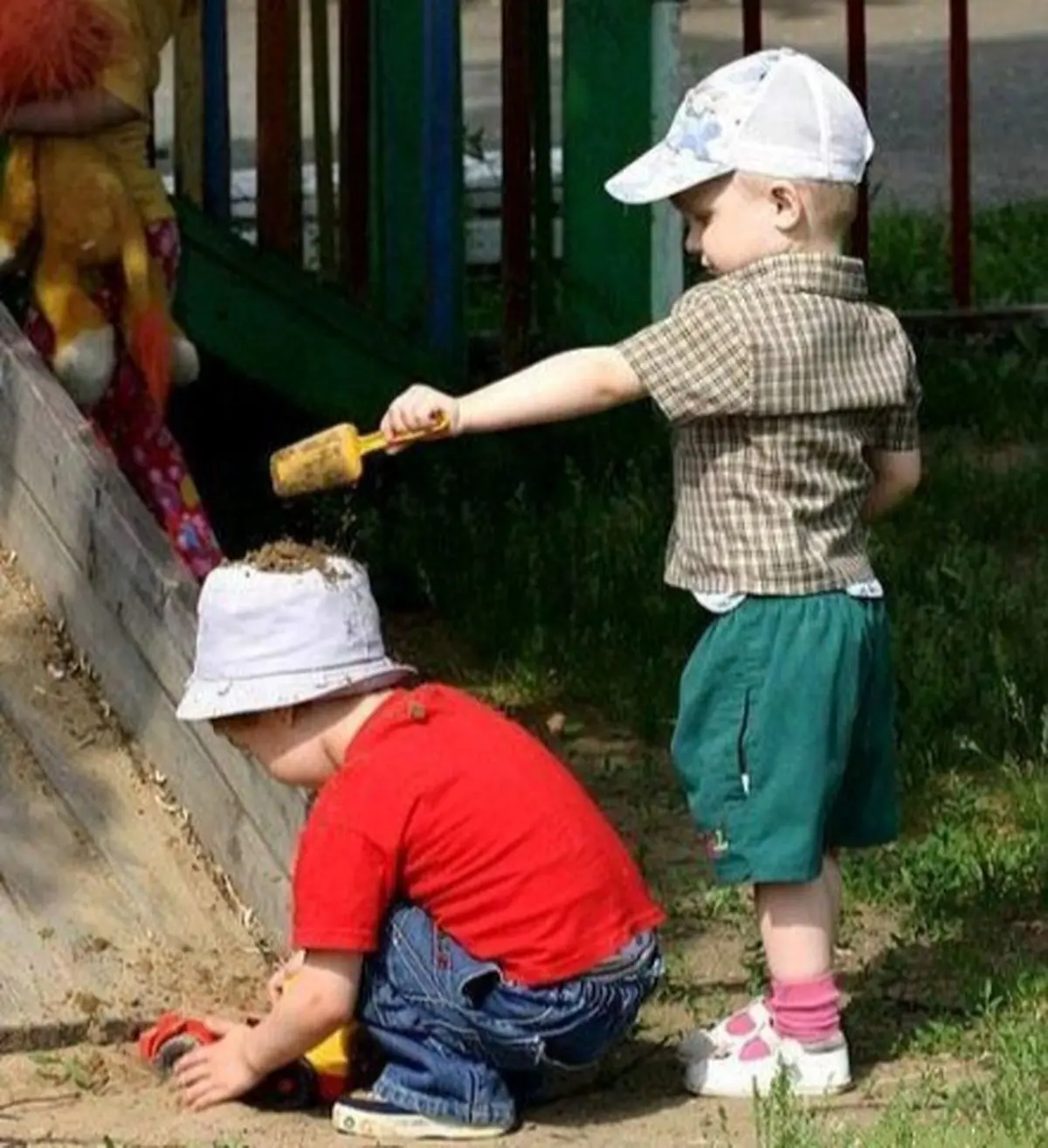 عکس خنده‌داری از بچه‌تان گرفته‌اید؟ لطفاً منتشرش نکنید