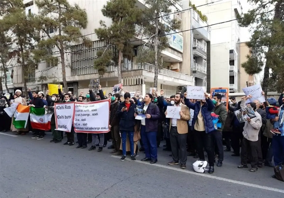 تجمع دانشجویان و طلاب در حمایت از مسلمانان مقابل سفارت هند /عکس