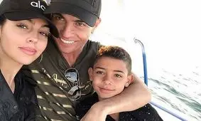 عکس قرنطینه فوق لاکچری رونالدو و خانواده‌اش!