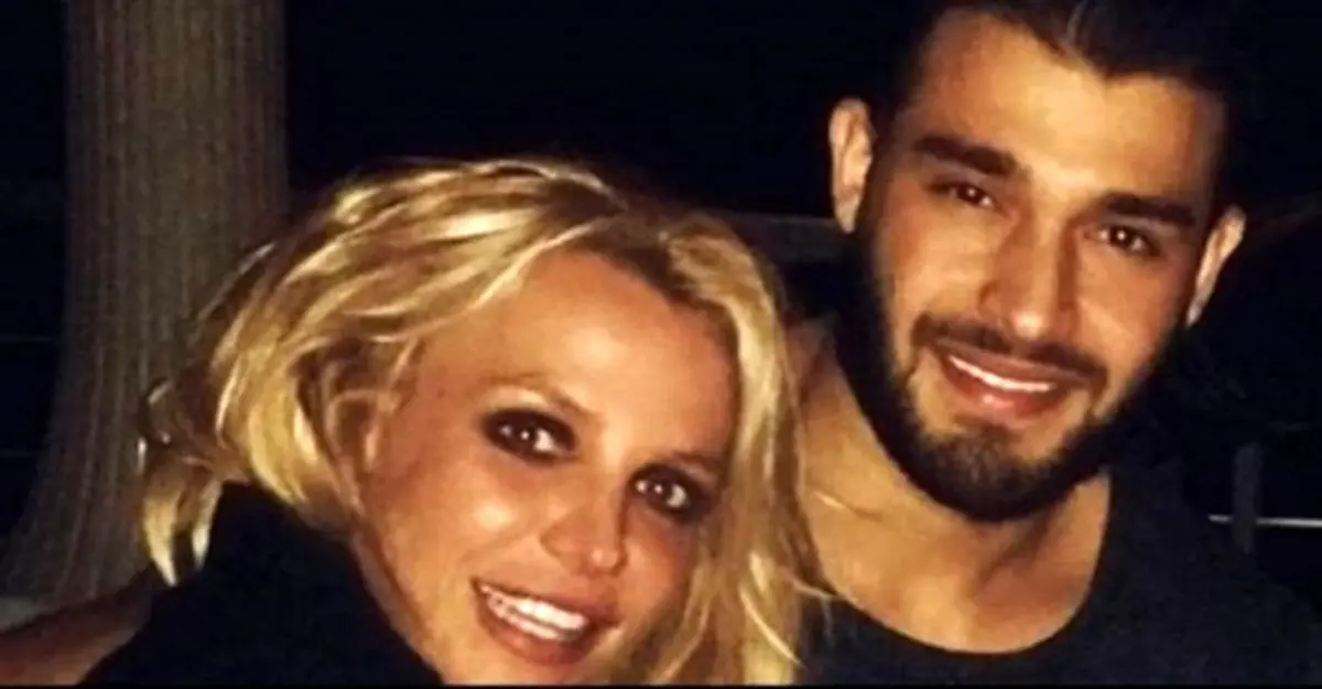 خواننده آمریکایی و نامزد ایرانی‌اش منتظر تولد فرزندشان هستند + تصاویر