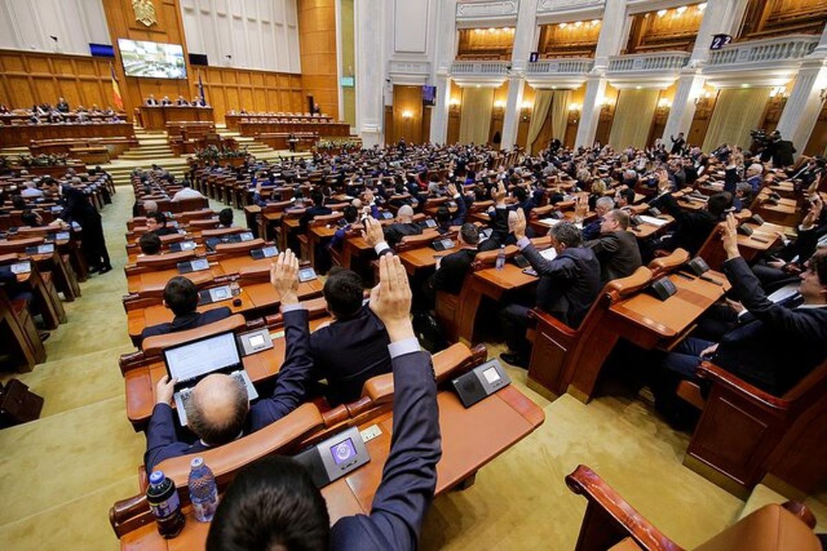 پارلمان رومانی به نخست وزیر رای اعتماد داد