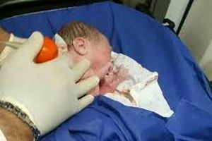 تولد دو نوزاد در آمبولانس