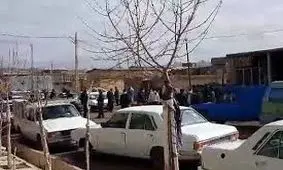 کود در خدمت کرونا؛ صف دریافت کودشیمیایی در سنقر کرمانشاه