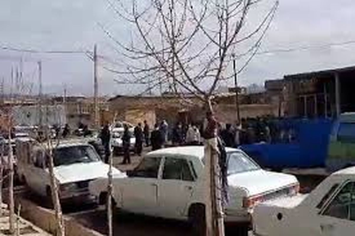 کود در خدمت کرونا؛ صف دریافت کودشیمیایی در سنقر کرمانشاه