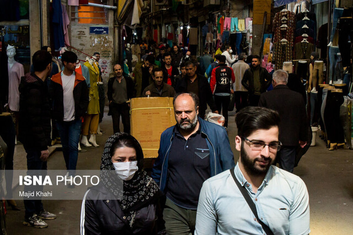 تهرانیها هنوز کرونا را جدی نگرفتهاند/ صف خرید آجیل یا مهلکه مرگ!