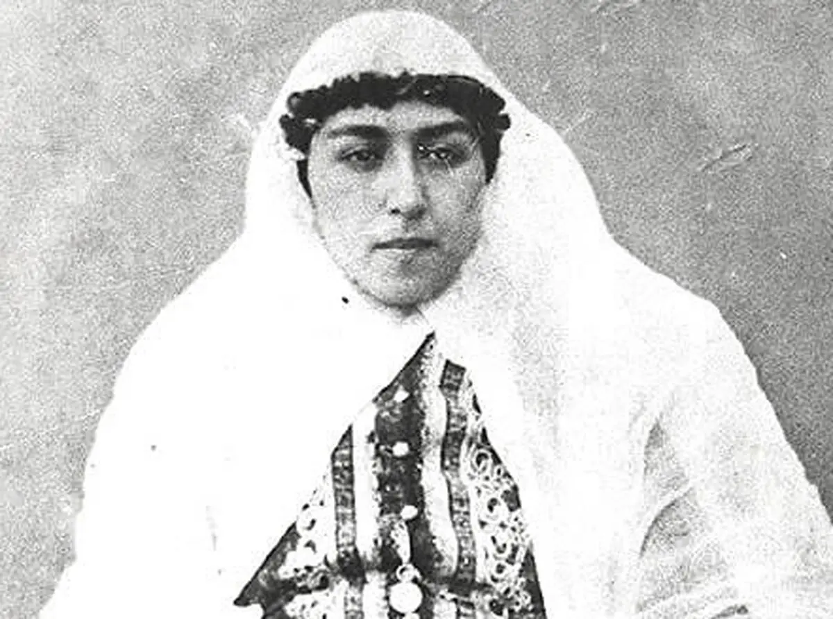 از سفارت انگلیس به امین‌اقدس پول داده‌اند که بگوید دیکسون چمشش را معالجه کرده!
