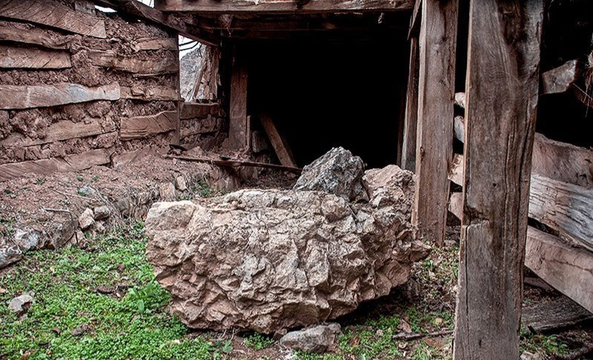 ریزش وحشتناک کوه در روستای پیتسرا سوادکوه