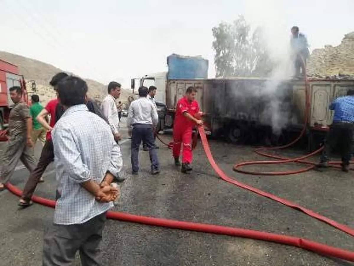 آتش‌سوزی کامیون حامل ذرت در گچساران