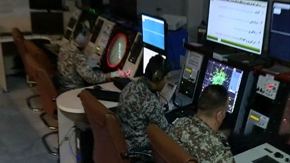 لحظه رهگیری جنگنده F۱۸ توسط پدافند هوایی ارتش در عمق ۵۰ متری زمین + فیلم