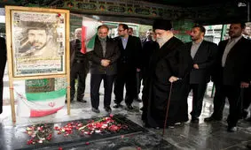 تصویری کمتر دیده شده از فرمانده بی‌نظیر دوران جنگ تحمیلی در کنار رهبر انقلاب