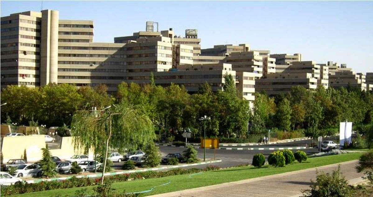 قرار ورزشی اهالی اکباتان از پشت شیشههای شفاف