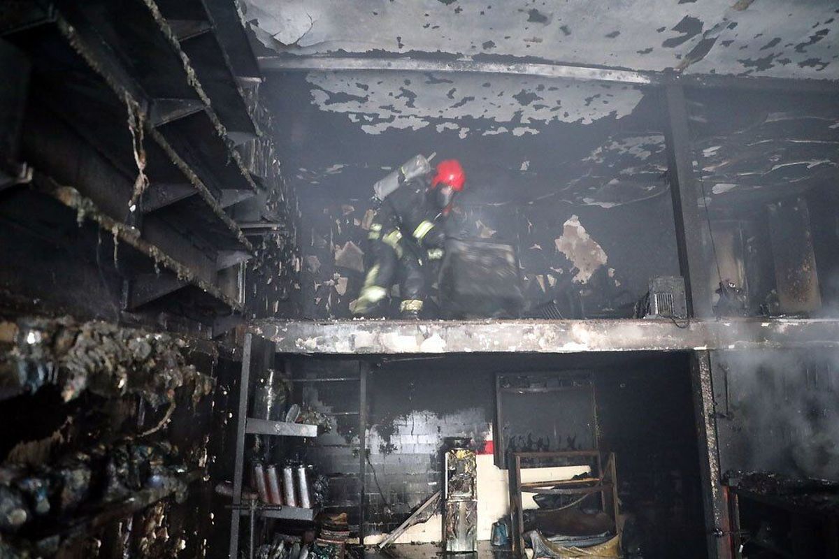 آتش سوزی مغازه تعویض روغن در مشهد
