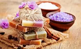 طرز تهیه صابون تزئینی با گل خشک در منزل