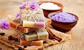 طرز تهیه صابون تزئینی با گل خشک در منزل