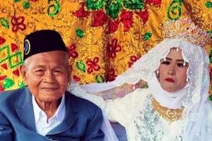 پیرمرد ۱۰۳ ساله اندونزیایی با دختر ۲۷ ساله ازدواج کرد