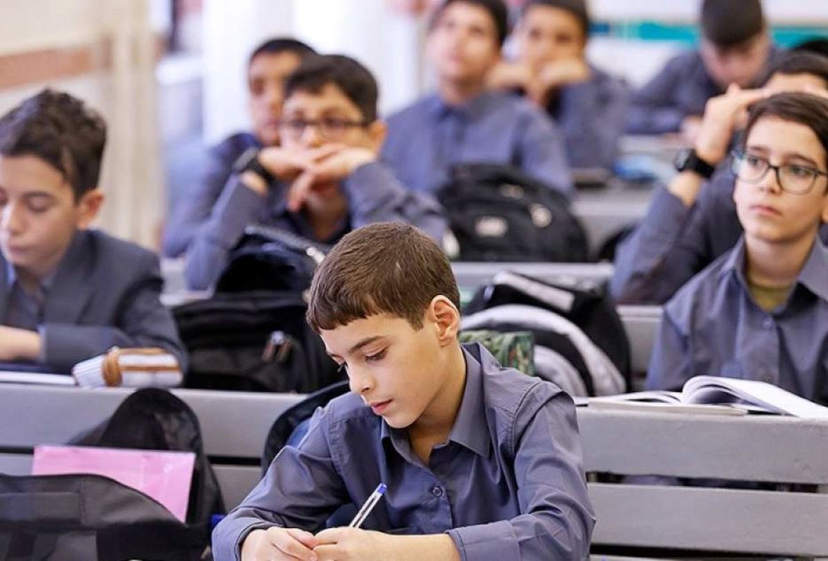 مطلبی بیشتر از کتابهای درسی به دانشآموزان تحمیل نشود