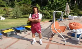 عبدالله کرمی کفش‌های خود را آویخت