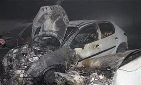 حبس ۴۰ نفر پس از آتش گرفتن ۳ خودرو در مجتمع مسکونی شهرری + تصاویر