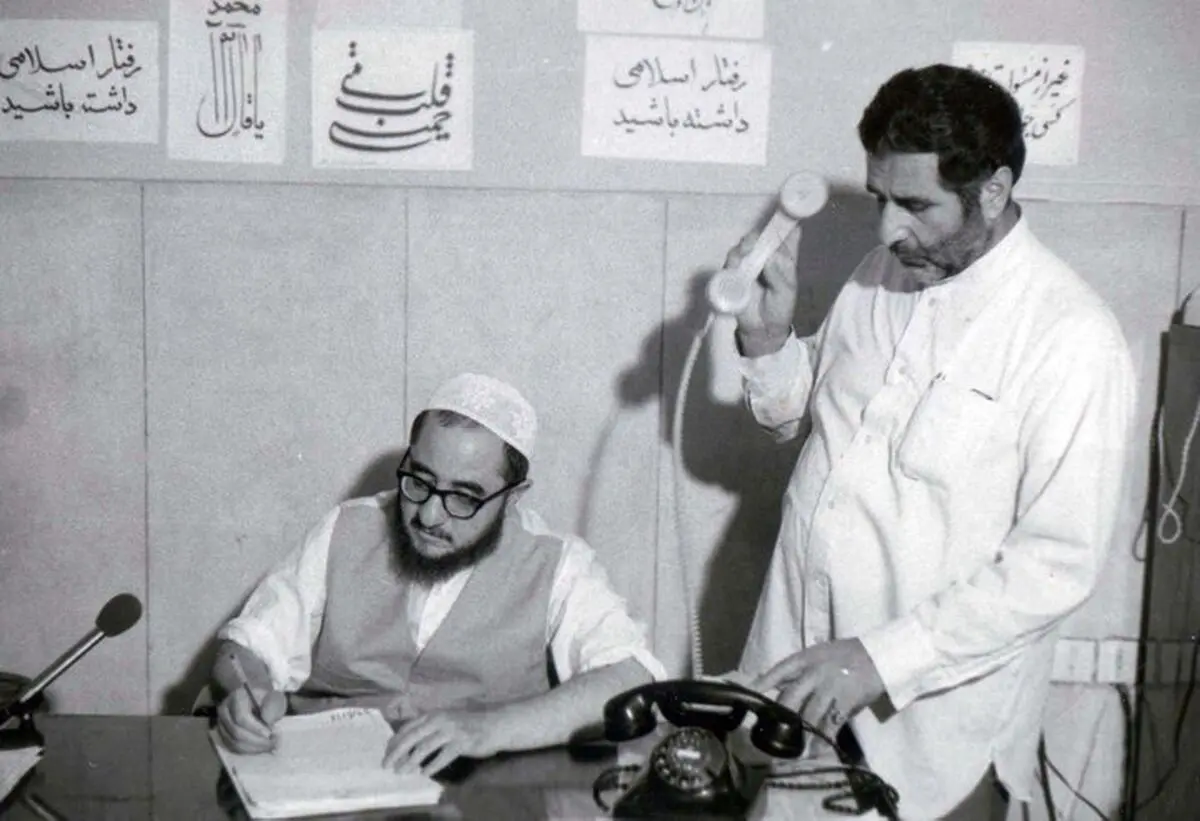 محاکمه و اعدام هویدا به روایت صادق خلخالی / آقای جنتی هم به عنوان حَکَم حضور داشت