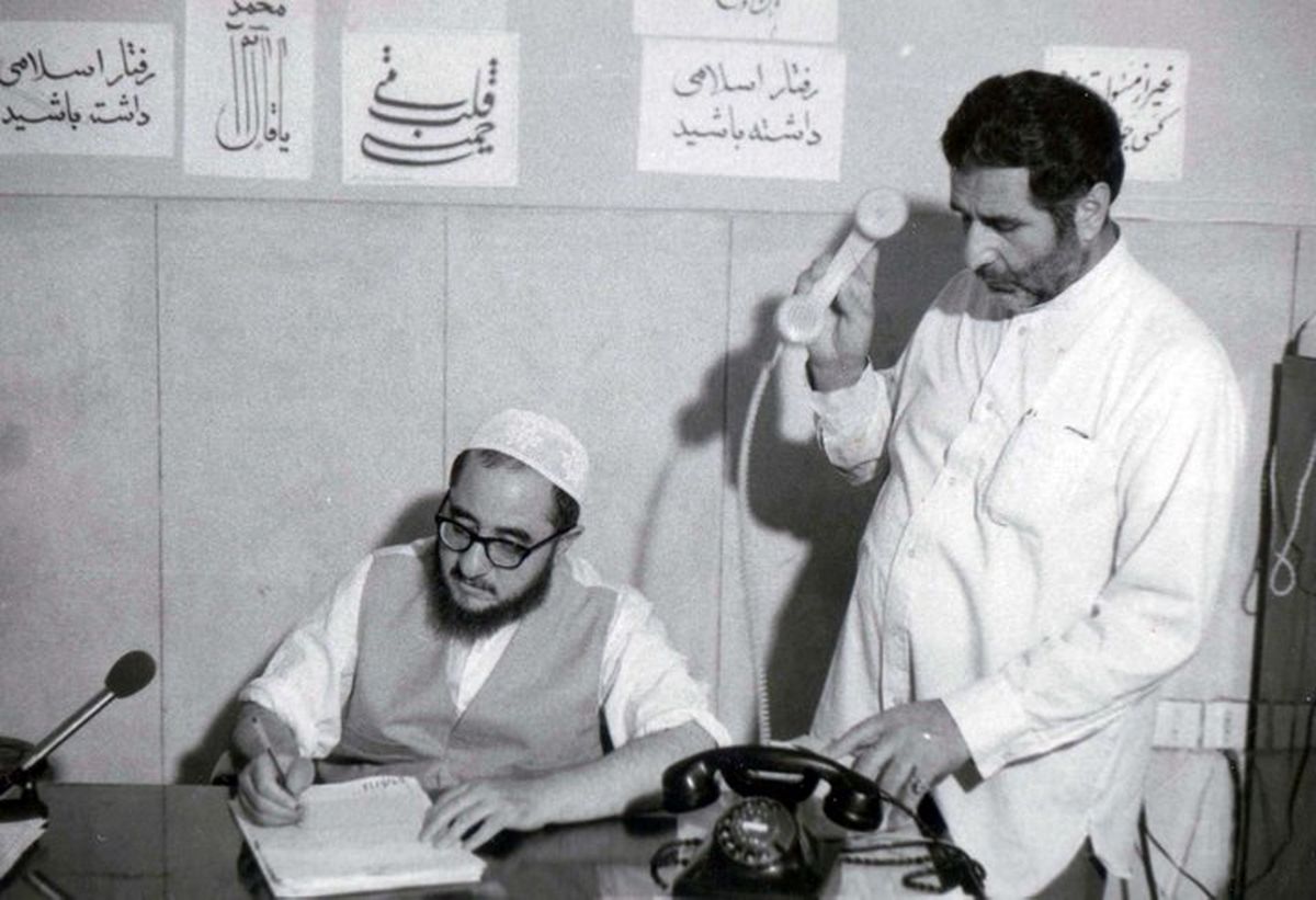 محاکمه و اعدام هویدا به روایت صادق خلخالی / آقای جنتی هم به عنوان حَکَم حضور داشت