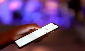 ظرفیت شبکه موبایل اشباع شده؛ صداوسیما دست از لجبازی بردارد