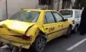 تصادف یک دستگاه تانکر حمل آب با ۱۳ دستگاه خودرو در خیابان ستارخان+فیلم