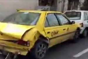 تصادف یک دستگاه تانکر حمل آب با ۱۳ دستگاه خودرو در خیابان ستارخان+فیلم