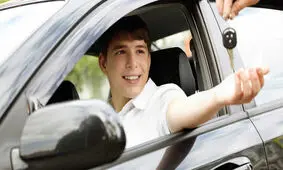 مربیان آموزشگاه‌های رانندگی بدون هیچ مزایایی