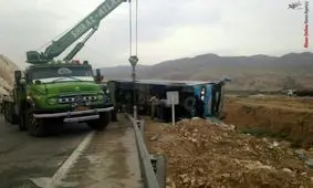 واژگونی خودروی توریست‌های آلمانی/ 2 نفر کشته و 17 نفر مجروح شدند/ اعزام بالگرد اورژانس، 10 آمبولانس و یک دستگاه اتوبوس آمبولانس+عکس