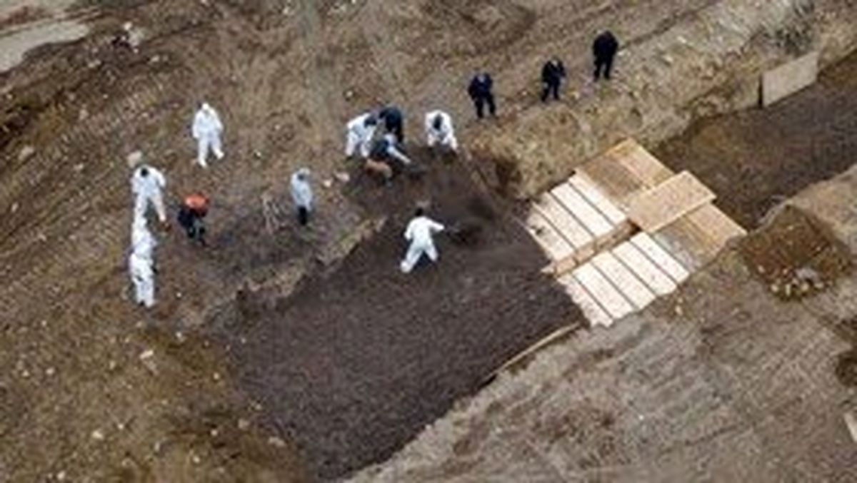 فیلم| دفن جمعی قربانیان احتمالی کرونا در نیویورک